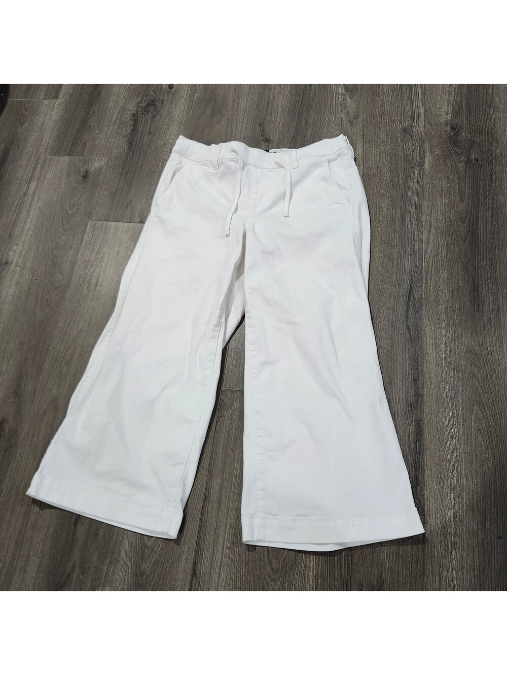 Torrid White Wide Leg Crop Pants Size 0
